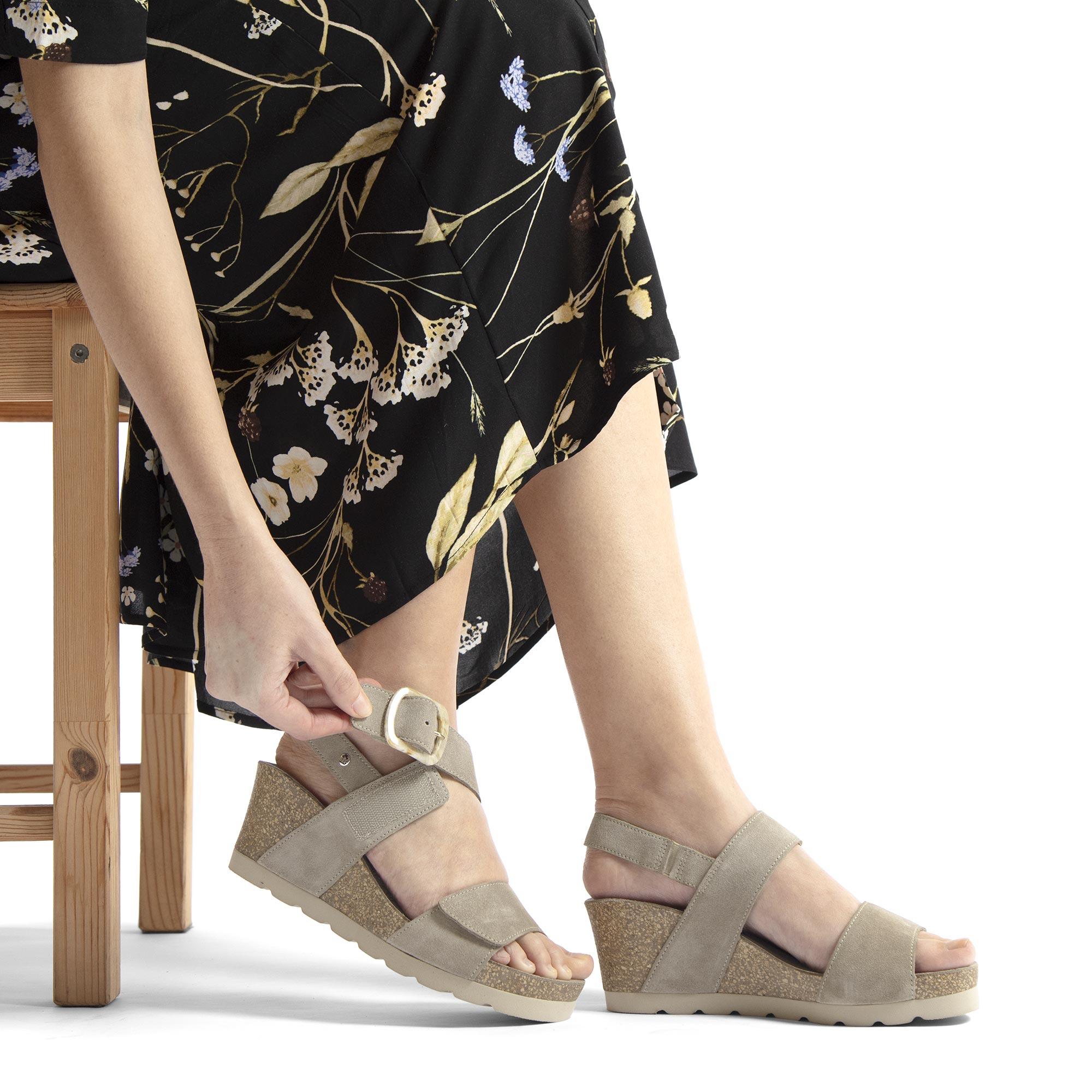 panama-jack-valle-b4-keilsandalette-taupe-velours image 2