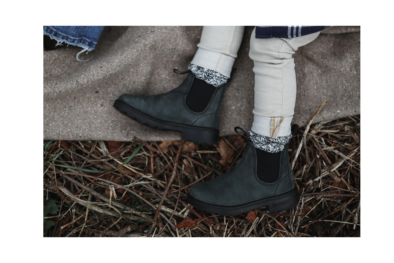 blundstone-1325-rustic-black-kinder-chelsea-boot image 6