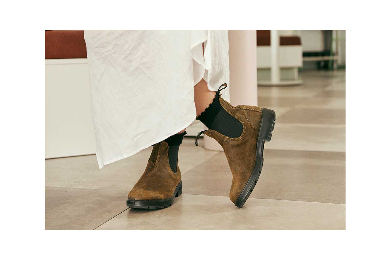 blundstone-1615-originals-chelsea-boot-dark-olive-suede image 7
